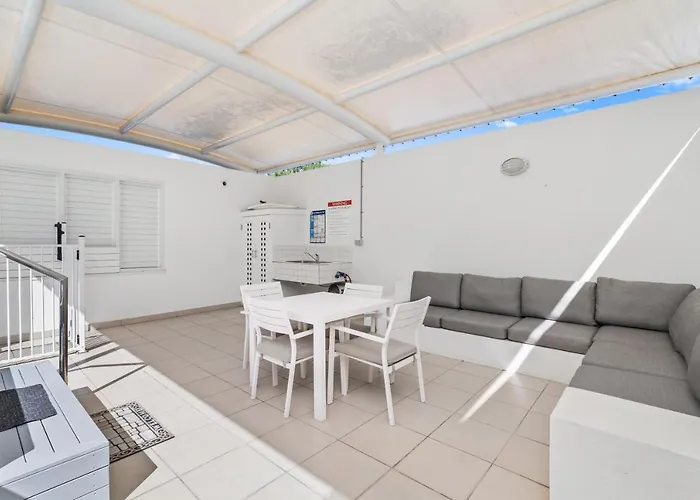Oceanfront Penthouse Apartment Beach Club Palm Cove
