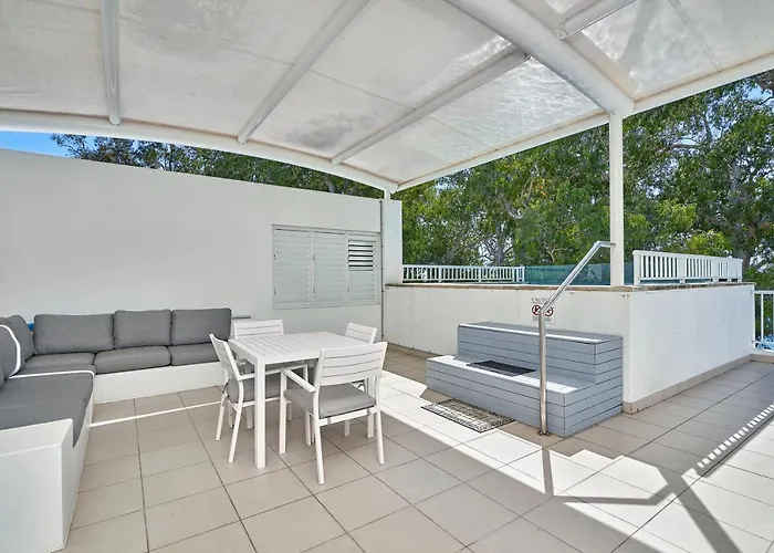 Oceanfront Penthouse Apartment Beach Club Palm Cove